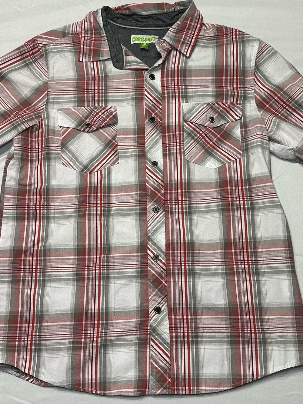 Cariloha Men's Medium Plaid Bamboo Blend Button Down Shirt Short Sleeve Gray Red
